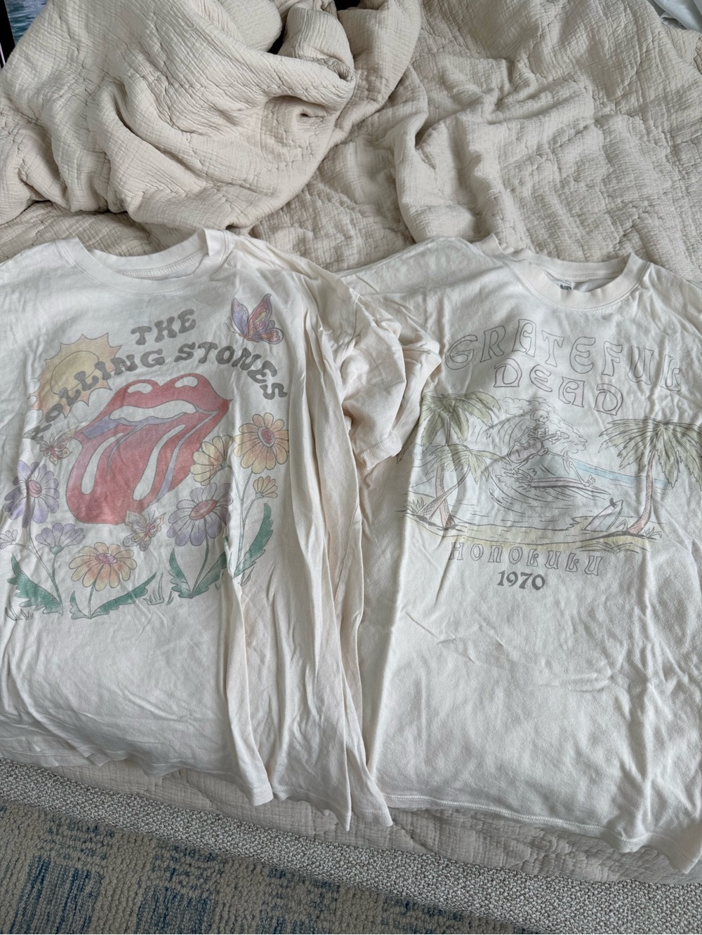 American Eagle Outfitters White Graphic Short Sleeve Tee